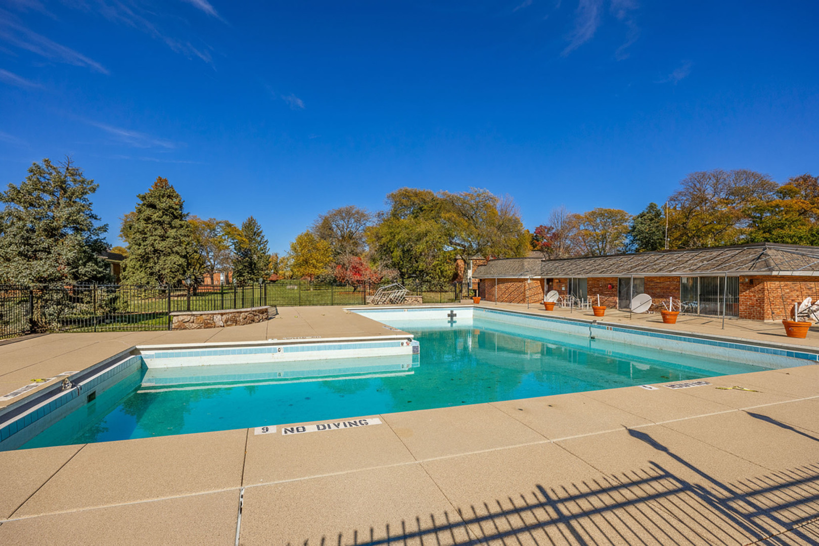 3915 Saratoga Avenue #H214, Downers Grove, IL 60515