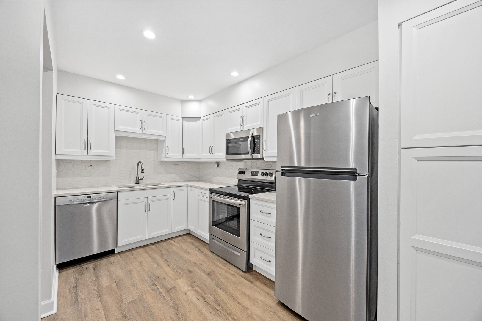 3915 Saratoga Avenue #H214, Downers Grove, IL 60515