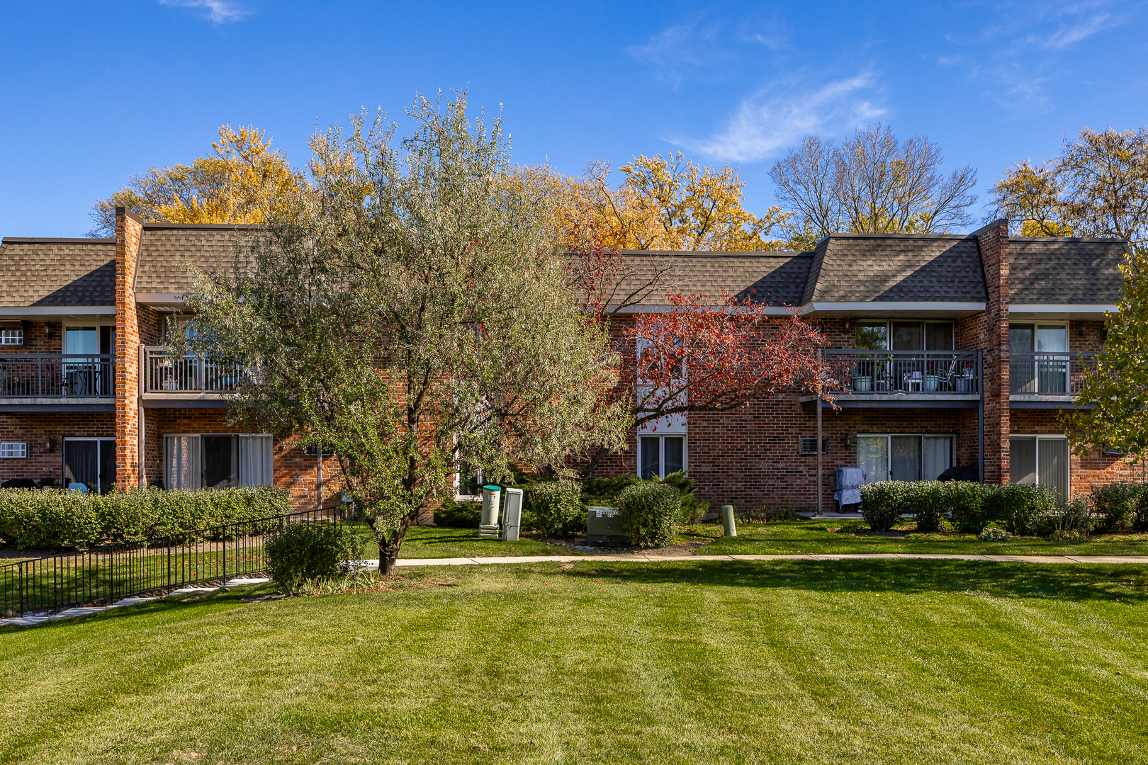 3915 Saratoga Avenue #H214, Downers Grove, IL 60515