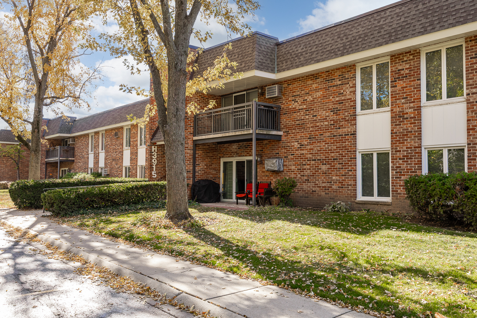3915 Saratoga Avenue #H214, Downers Grove, IL 60515