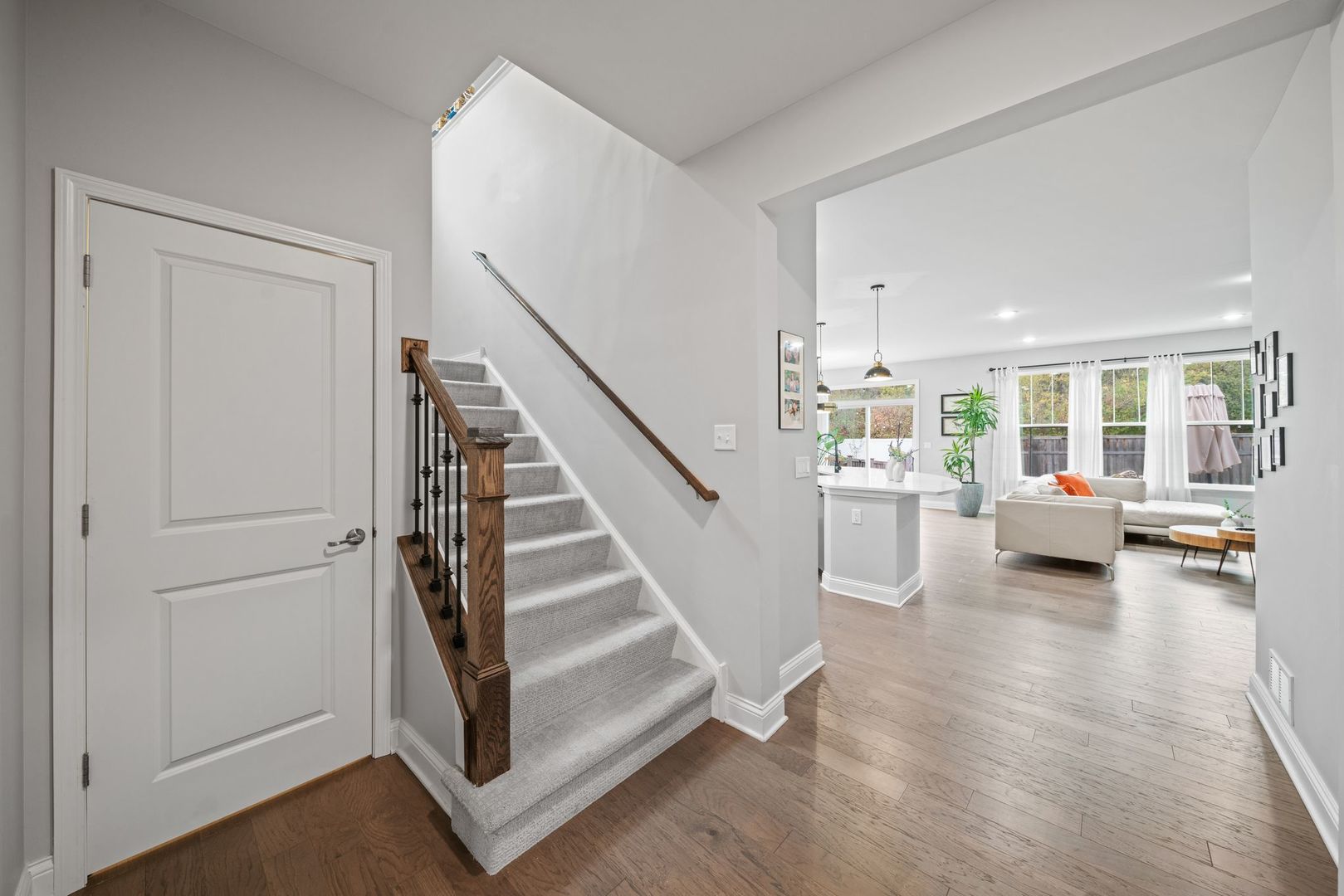 265 South Pointe Avenue, South Elgin, IL 60177