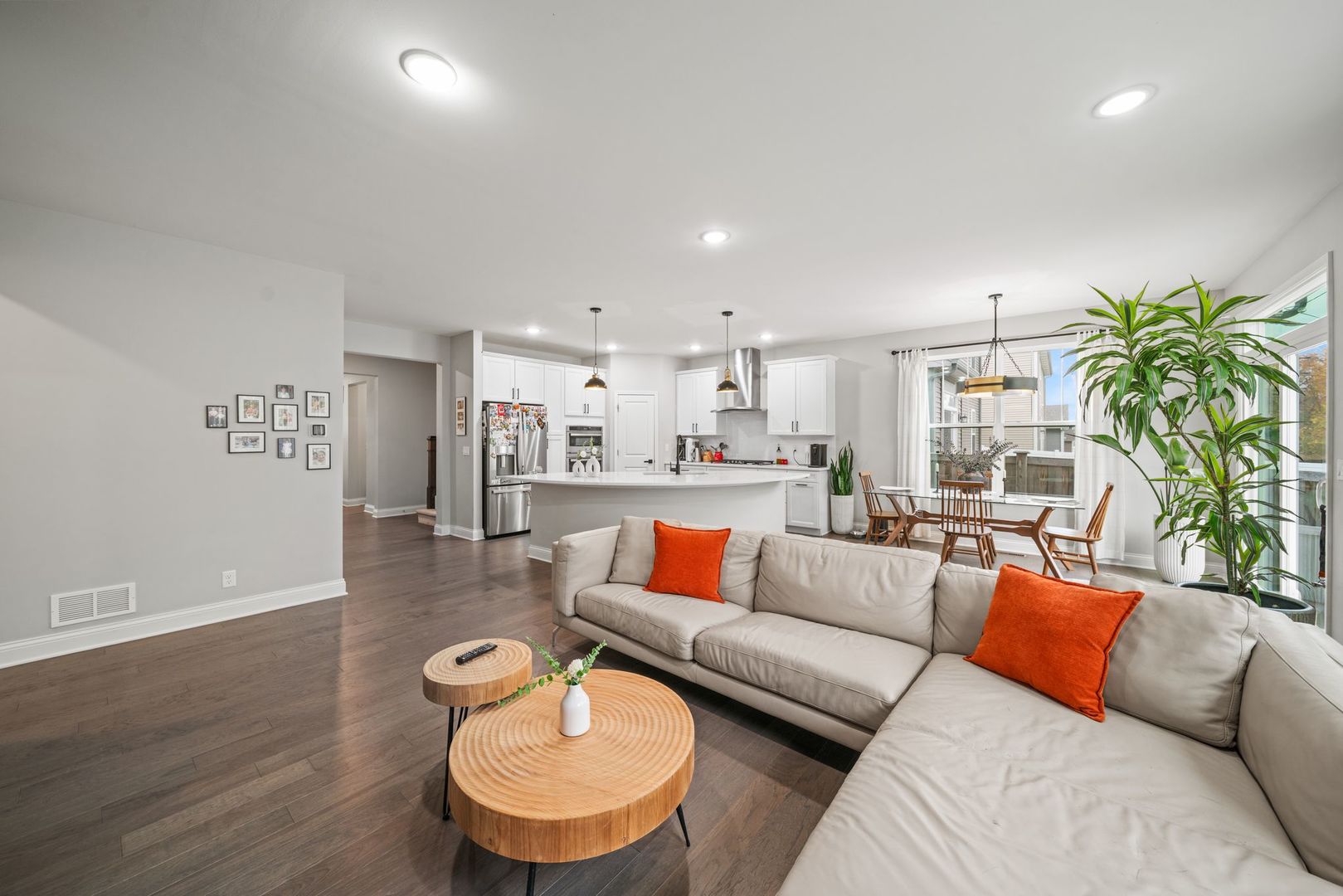 265 South Pointe Avenue, South Elgin, IL 60177