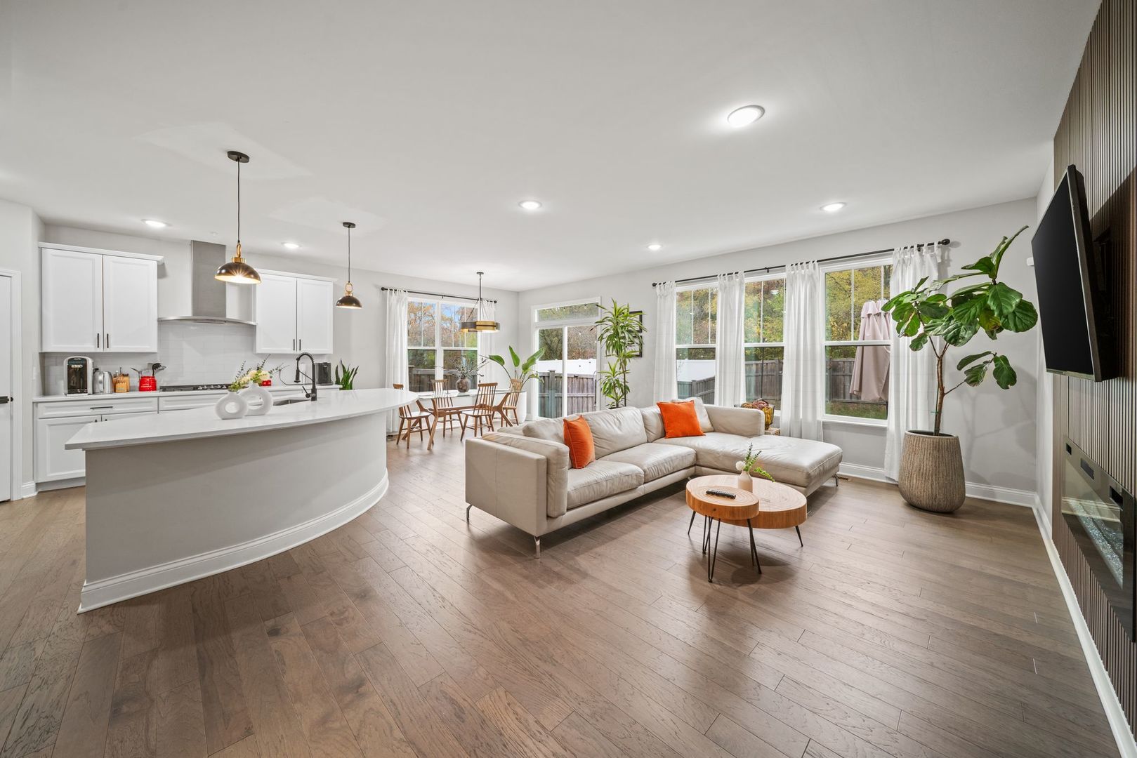 265 South Pointe Avenue, South Elgin, IL 60177