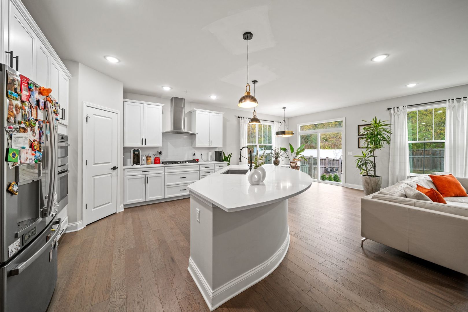 265 South Pointe Avenue, South Elgin, IL 60177