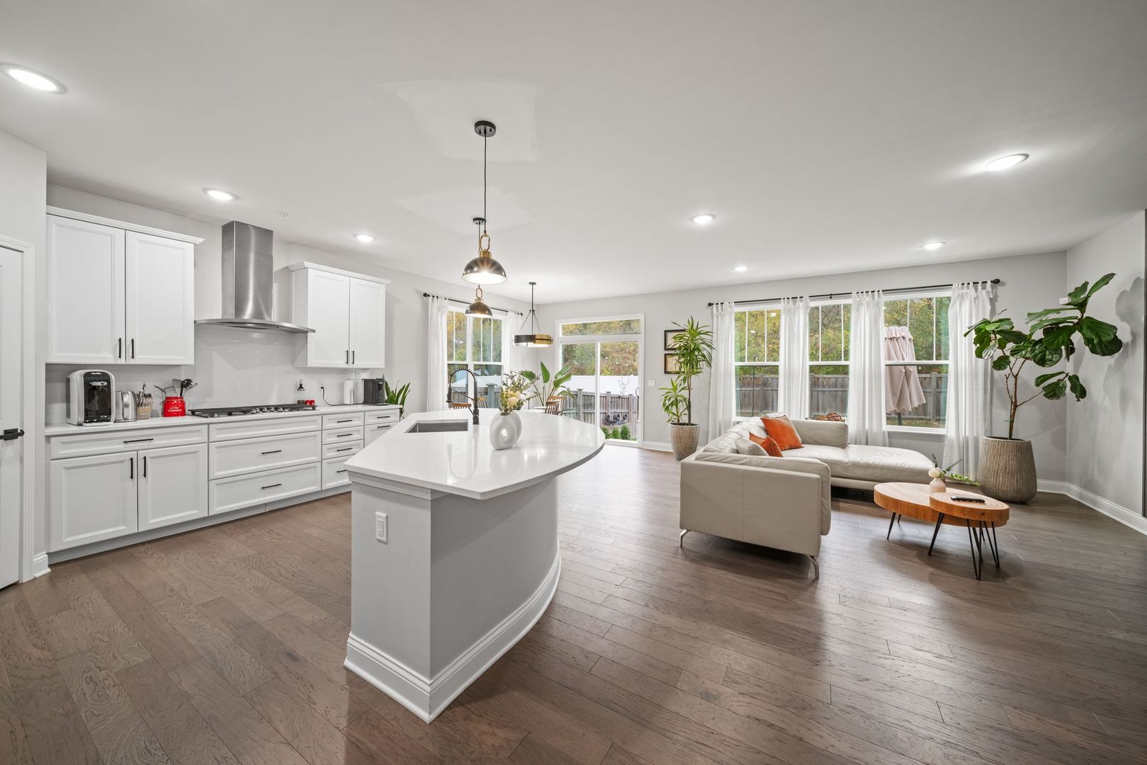 265 South Pointe Avenue, South Elgin, IL 60177