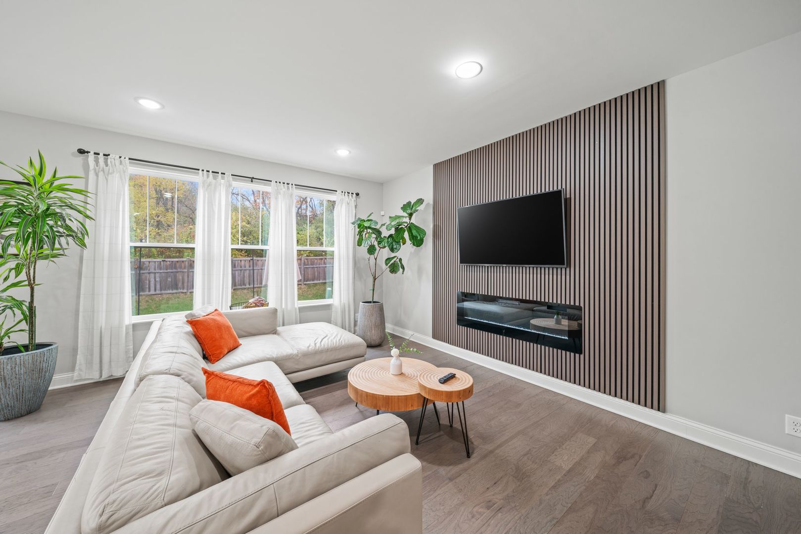 265 South Pointe Avenue, South Elgin, IL 60177