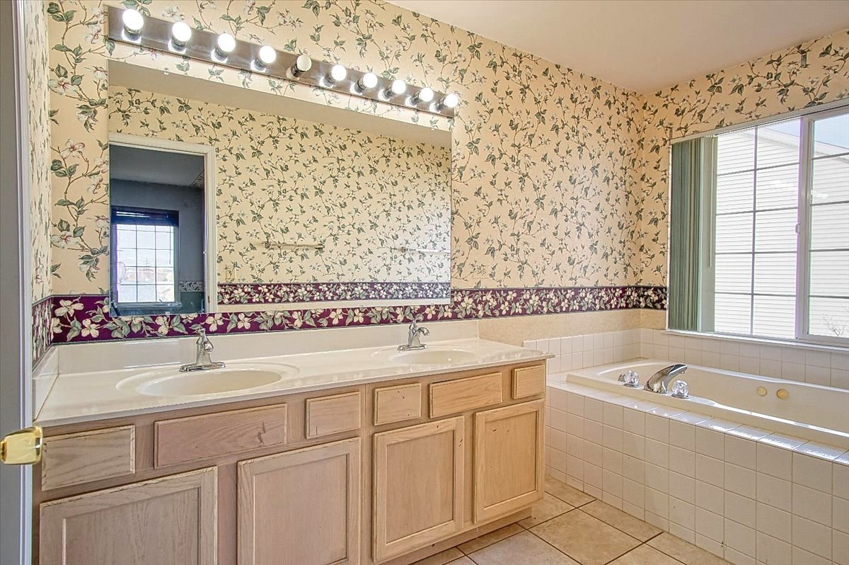 1731 Redwood Lane, McHenry, IL 60050