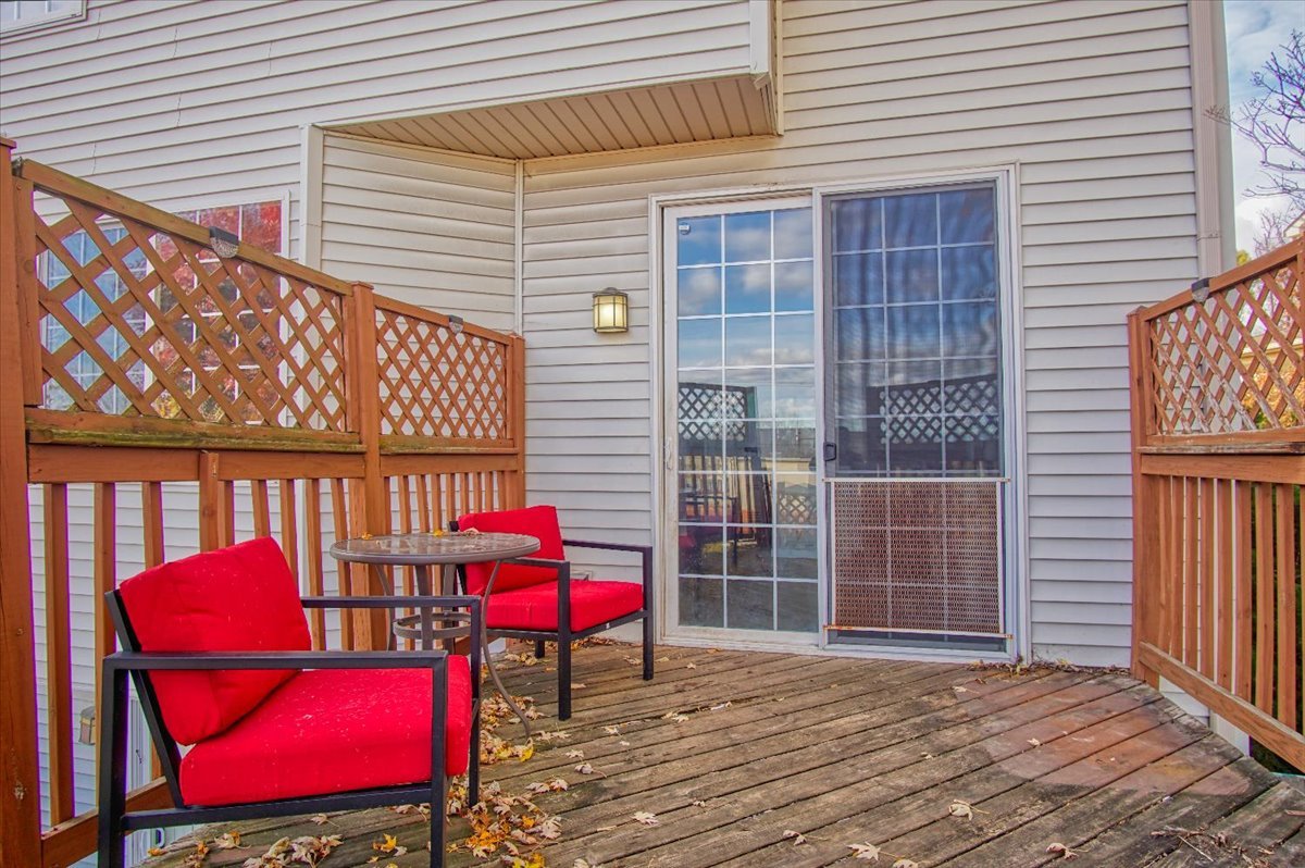 1731 Redwood Lane, McHenry, IL 60050