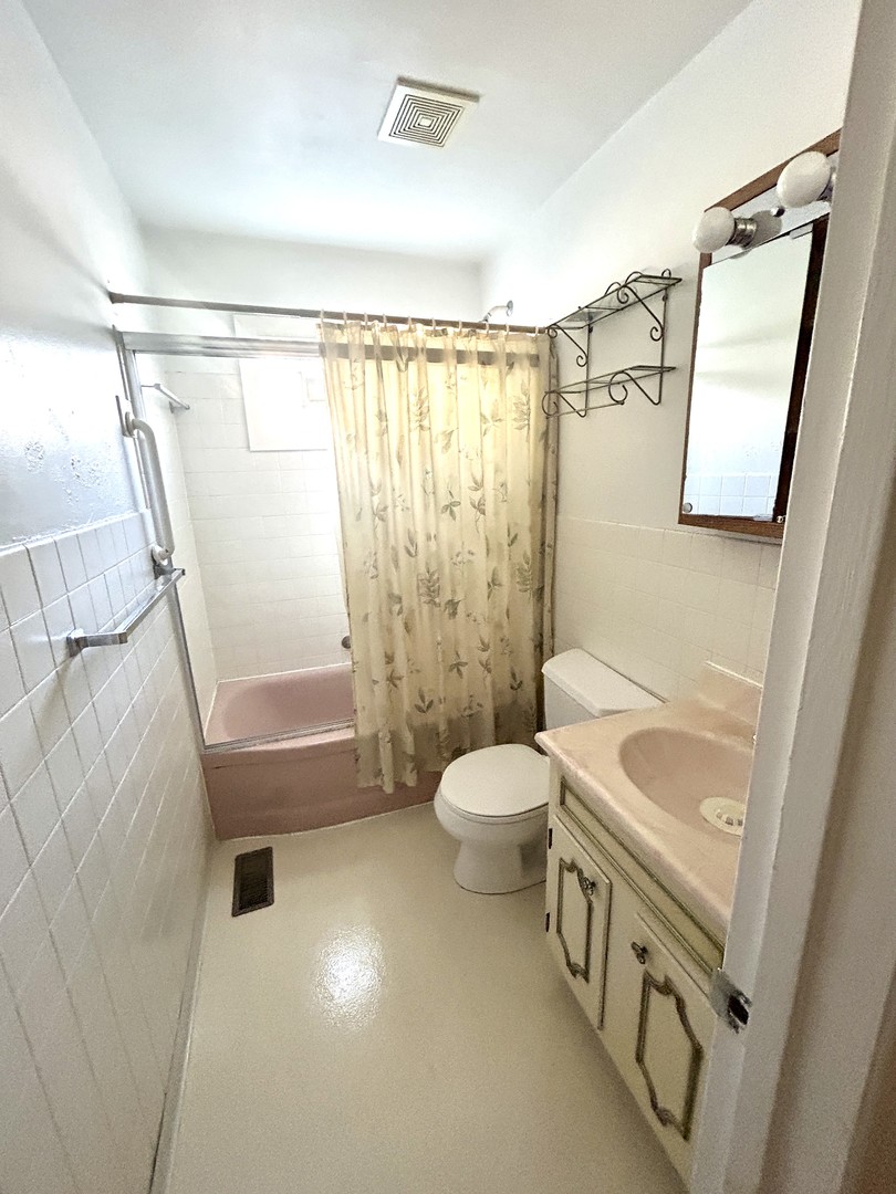 333 Charing Cross Road, Elk Grove Village, IL 60007