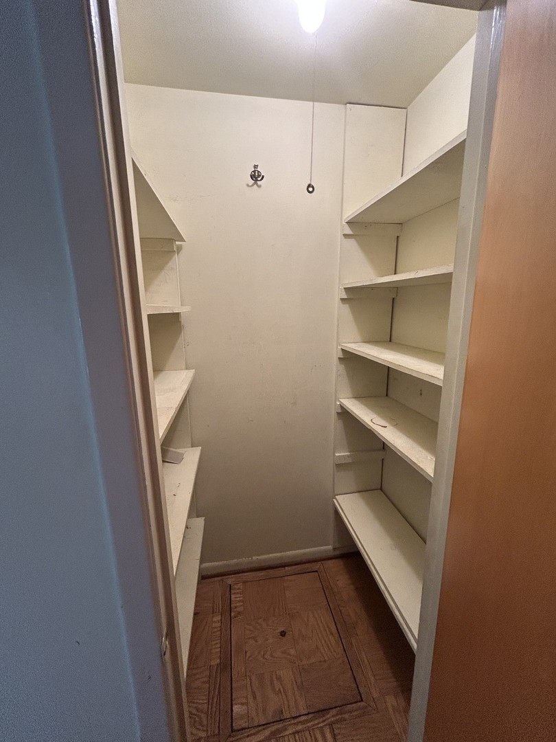 333 Charing Cross Road, Elk Grove Village, IL 60007