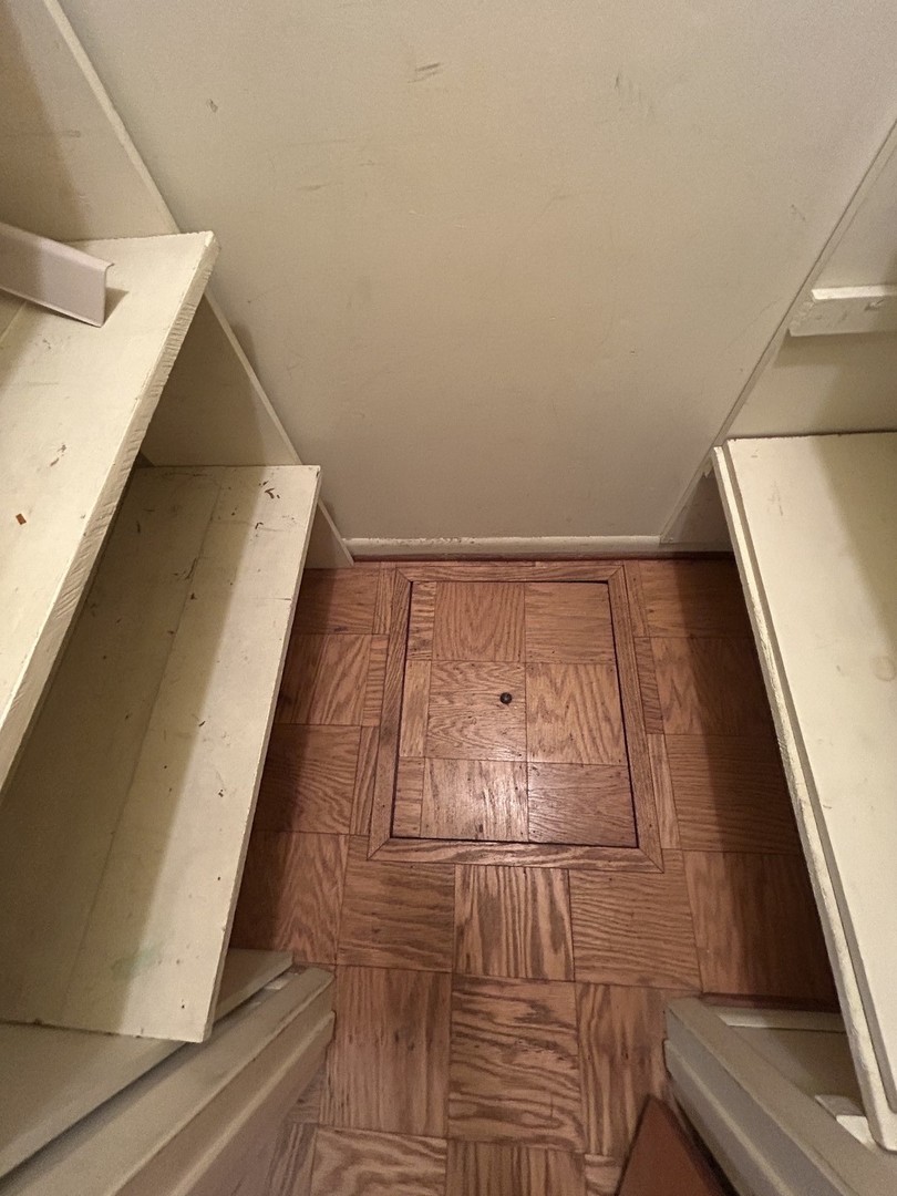 333 Charing Cross Road, Elk Grove Village, IL 60007