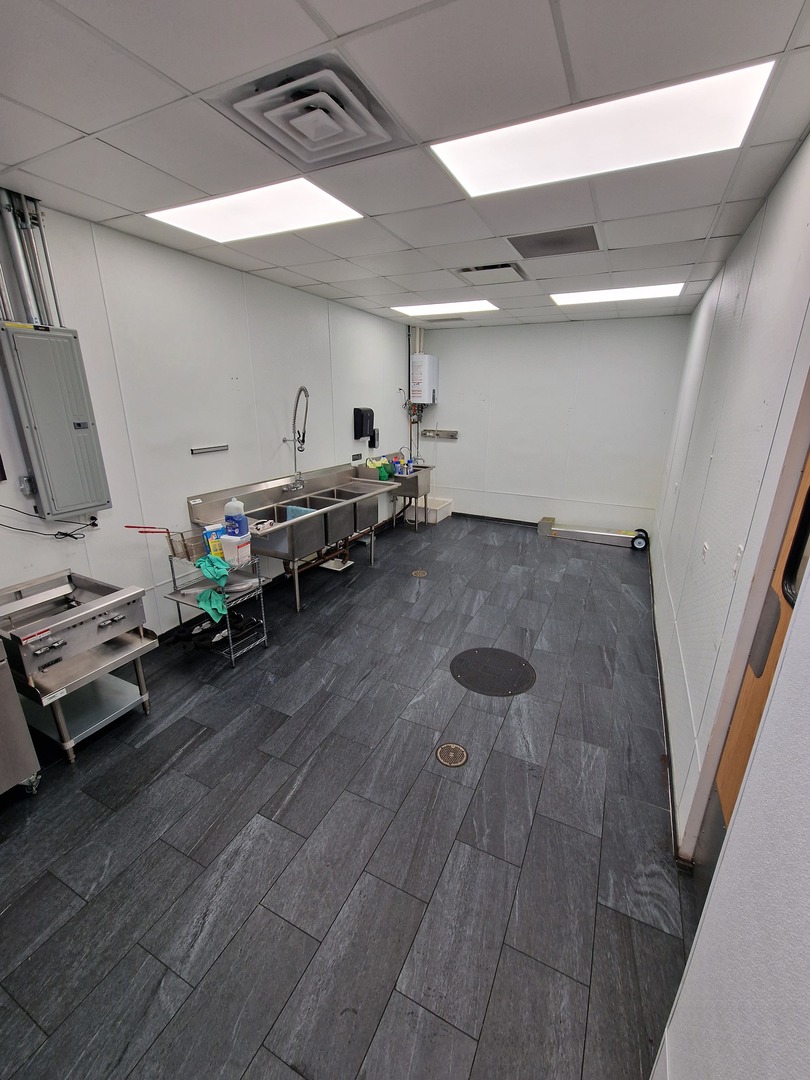 5343 N Lincoln Avenue, Chicago, IL 60625