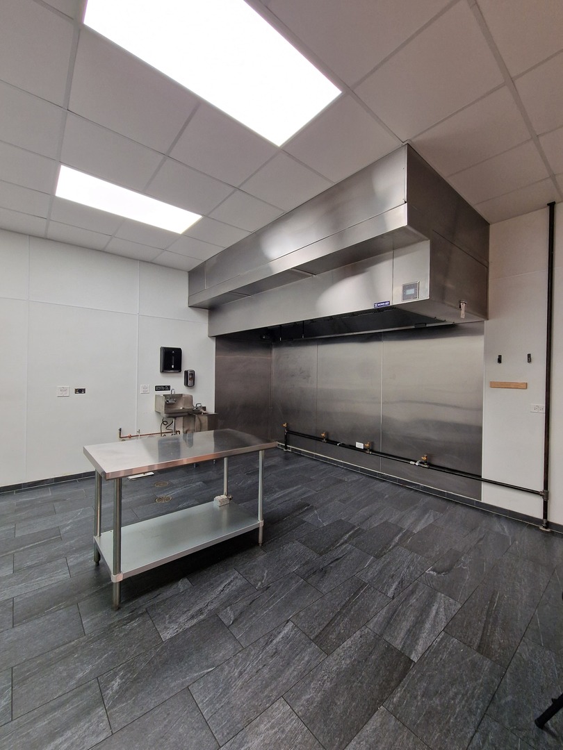 5343 N Lincoln Avenue, Chicago, IL 60625