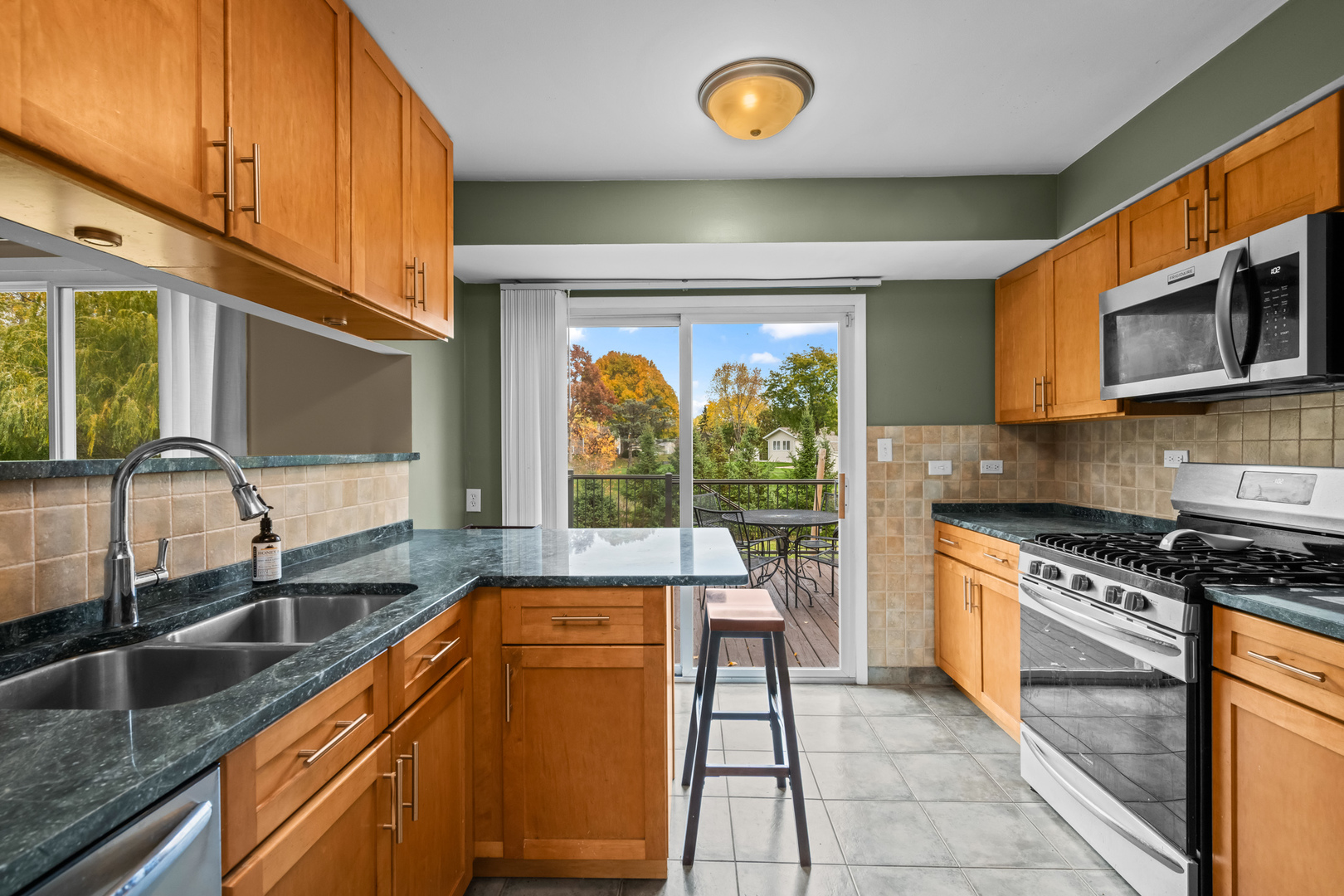 3525 Winston Drive, Hoffman Estates, IL 60192