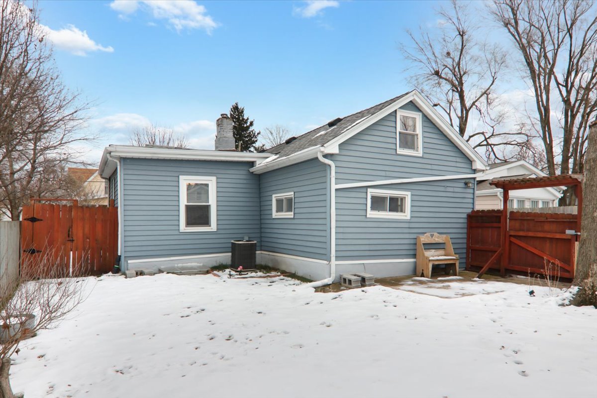 1212 N Madison Street, Bloomington, IL 61701