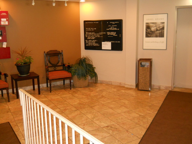 380 E Northwest Highway, Des Plaines, IL 60016