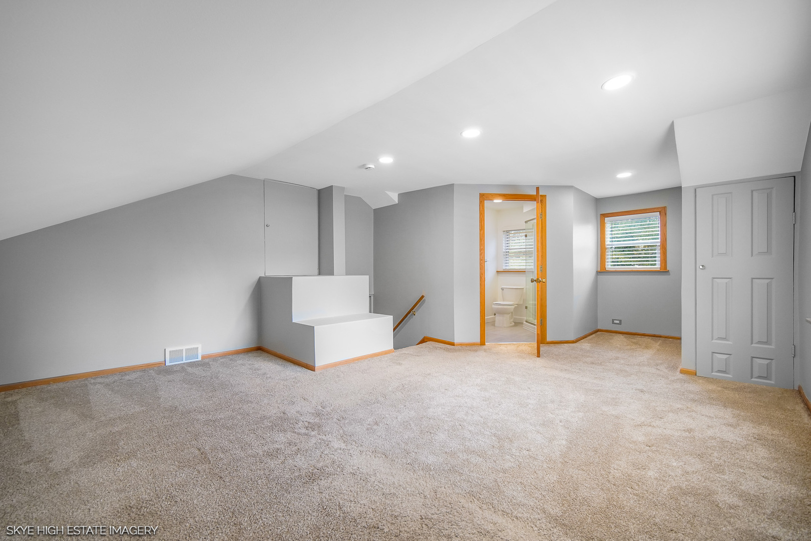 9018 Roach Avenue, Brookfield, IL 60513