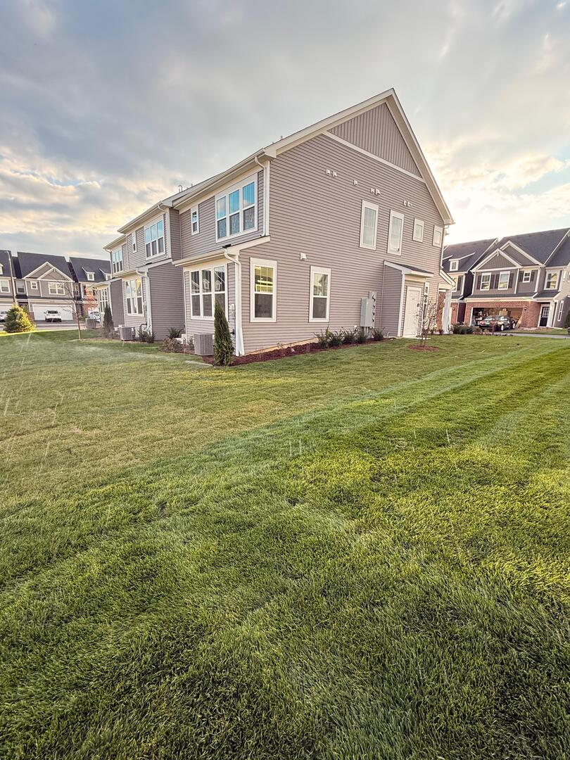 2240 Horseshoe Circle #2240, Naperville, IL 60564