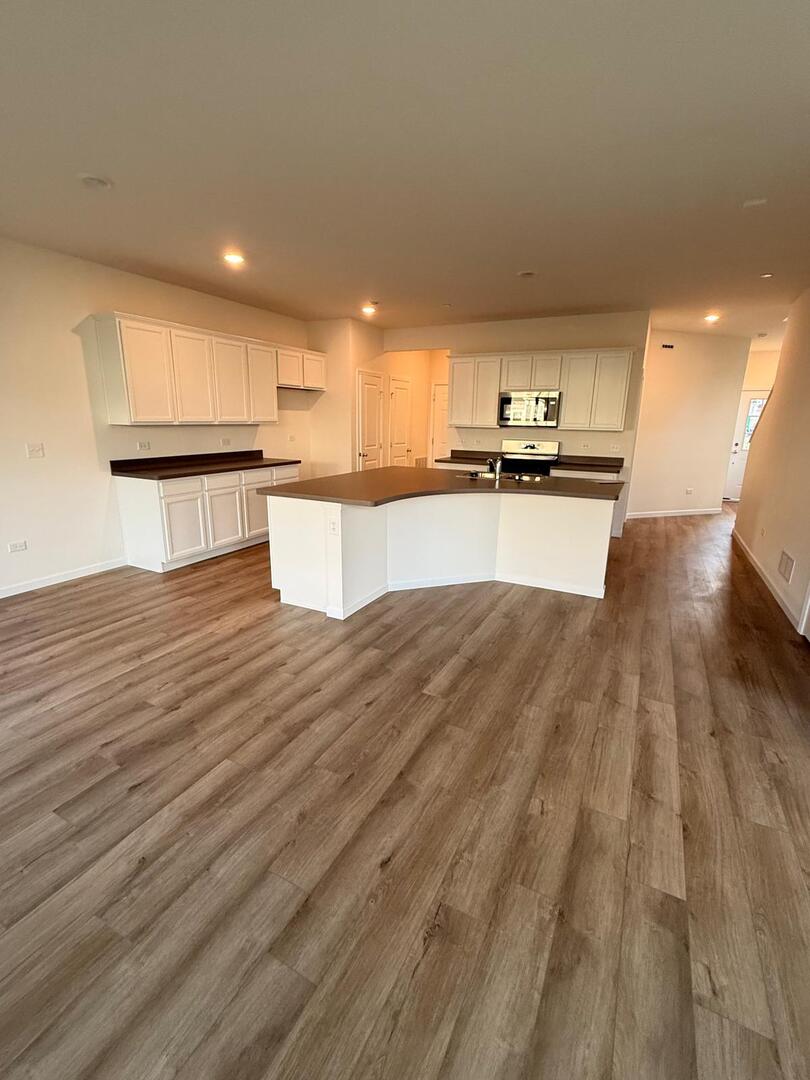 2240 Horseshoe Circle #2240, Naperville, IL 60564