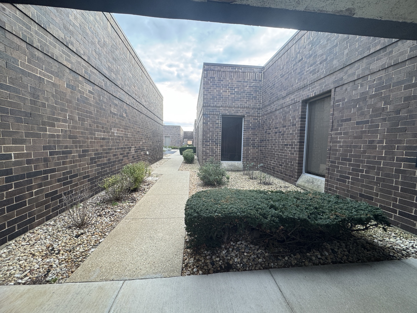 1765 W Cortland Court #L, Addison, IL 60101