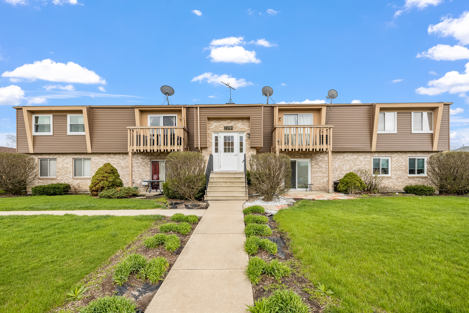 2291 Bicentennial Avenue #7, Crest Hill, IL 60403