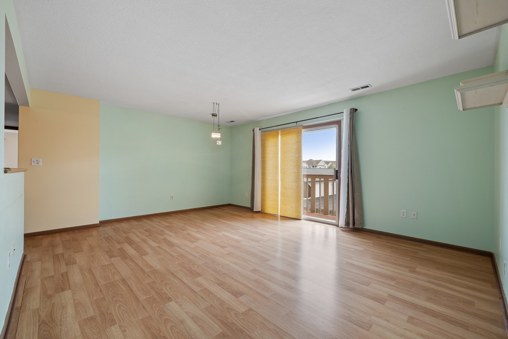 2291 Bicentennial Avenue #7, Crest Hill, IL 60403