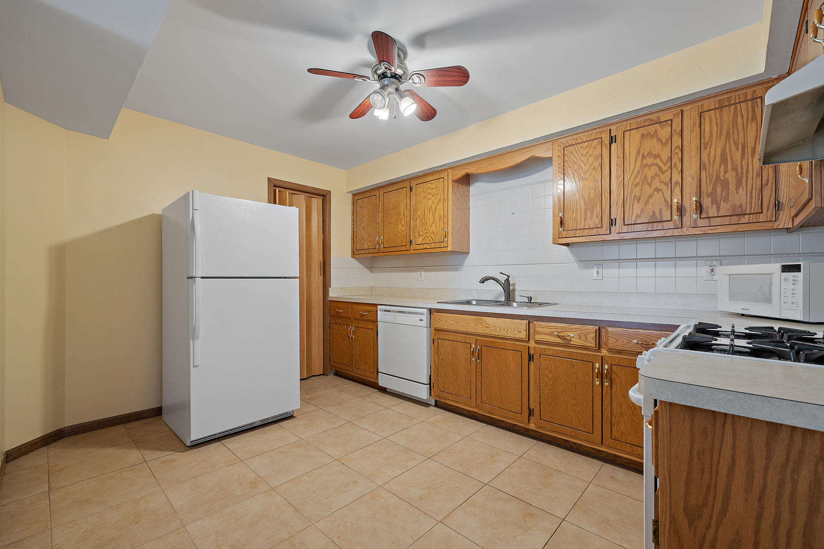 2291 Bicentennial Avenue #7, Crest Hill, IL 60403