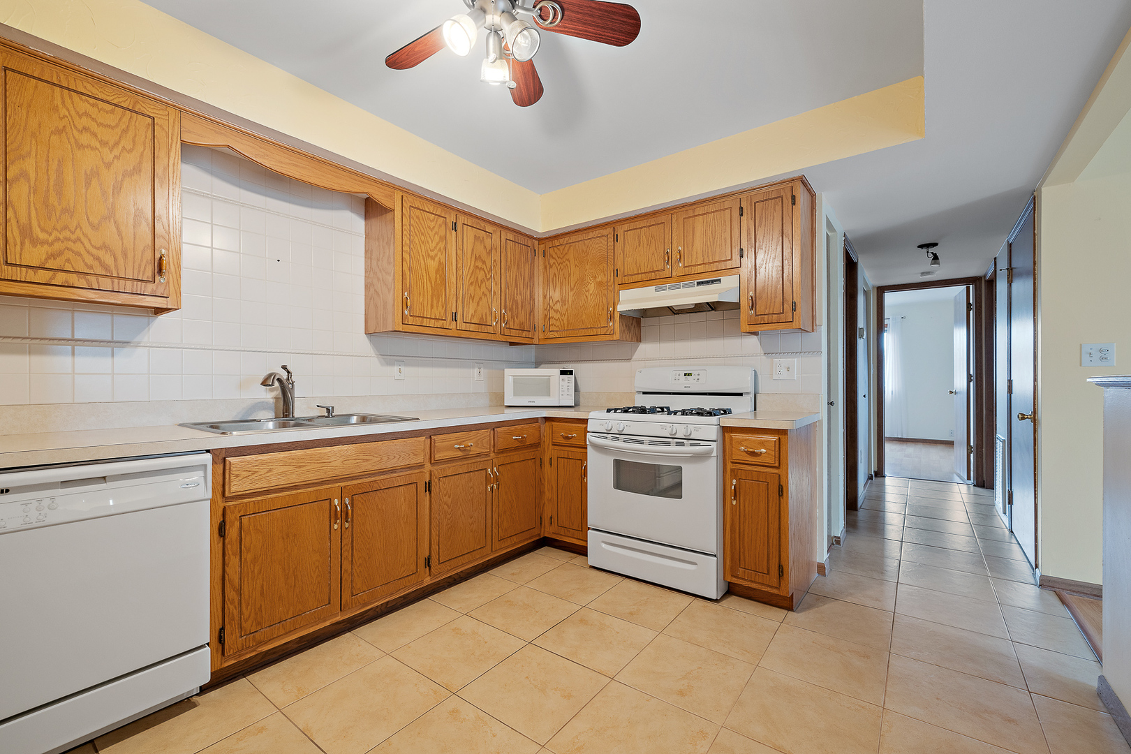 2291 Bicentennial Avenue #7, Crest Hill, IL 60403