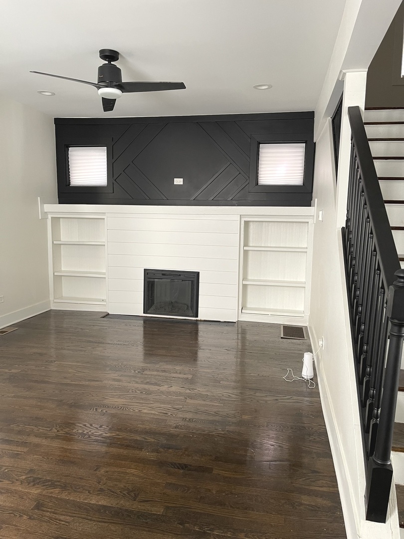 6553 S Eberhart Avenue, Chicago, IL 60637