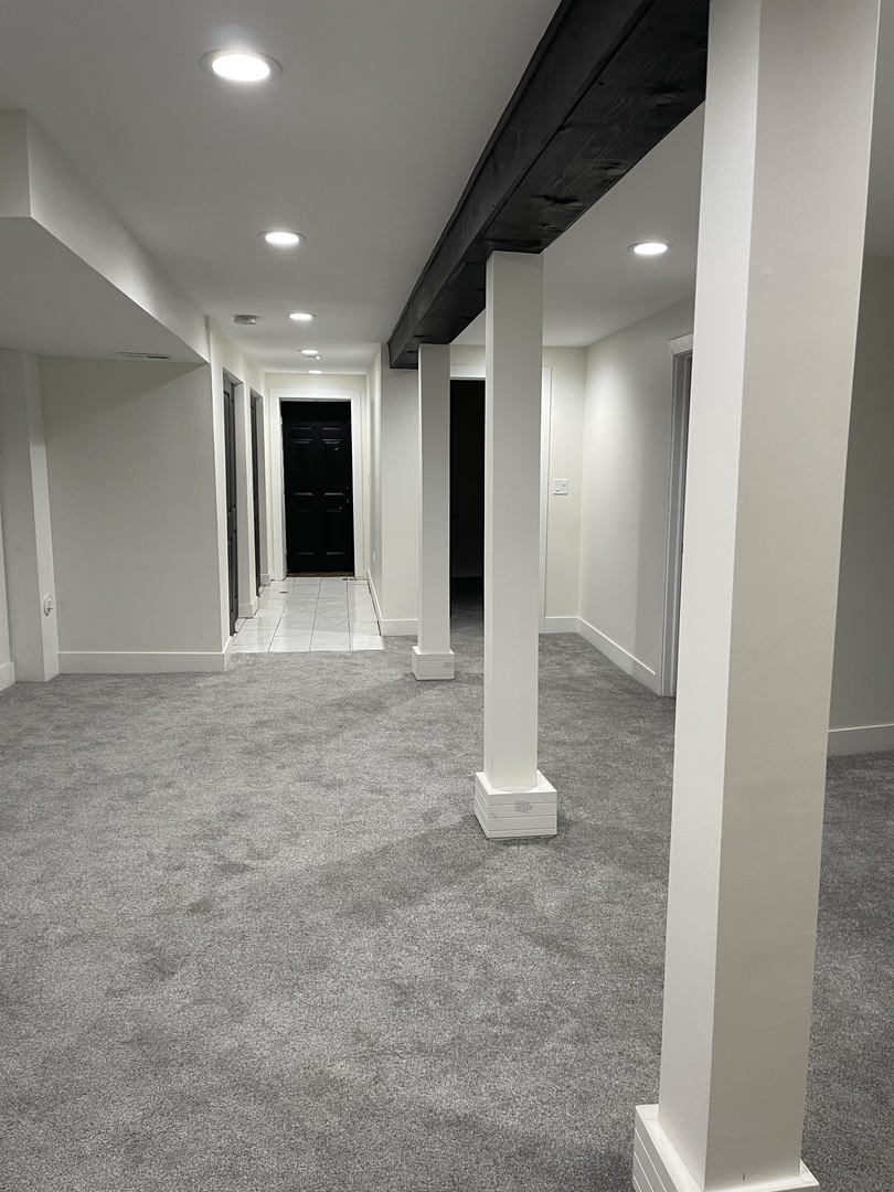 6553 S Eberhart Avenue, Chicago, IL 60637