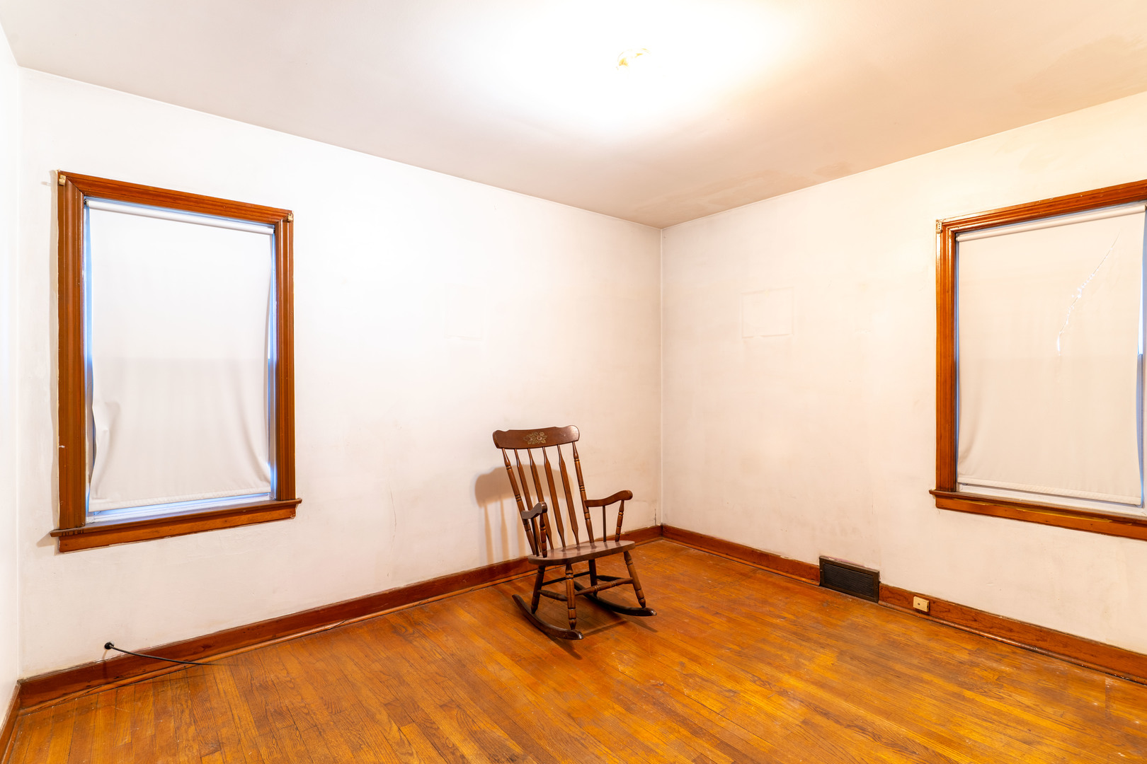 7635 W 65th Place, Bedford Park, IL 60501