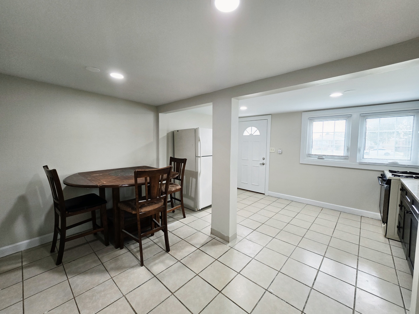 5010 Harold Avenue #B, Schiller Park, IL 60176