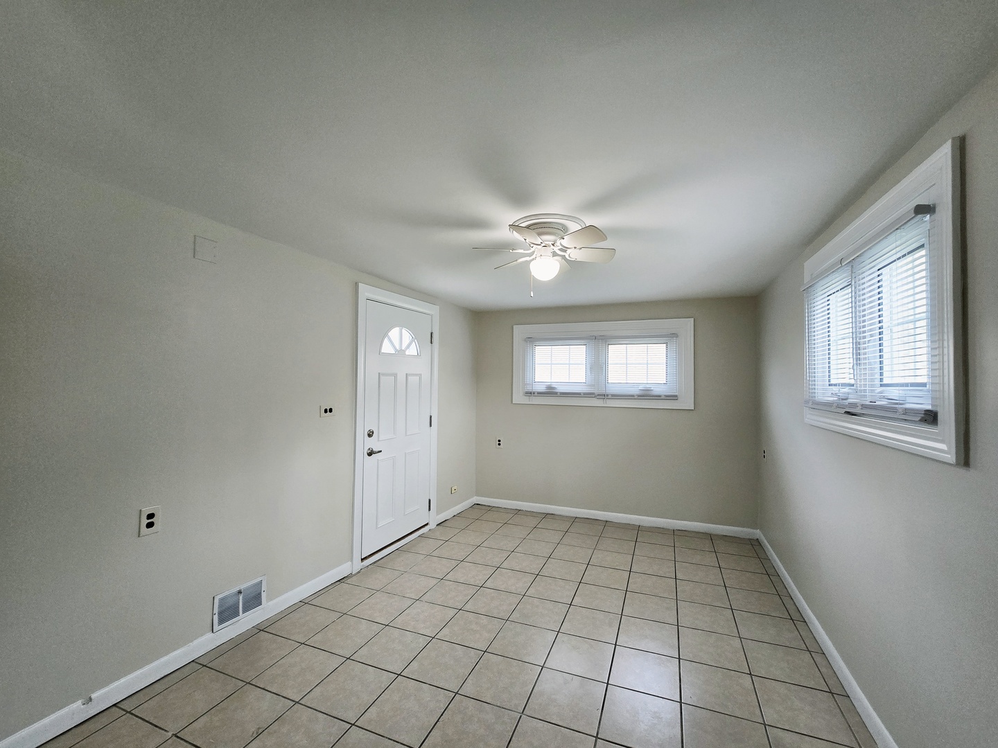 5010 Harold Avenue #B, Schiller Park, IL 60176