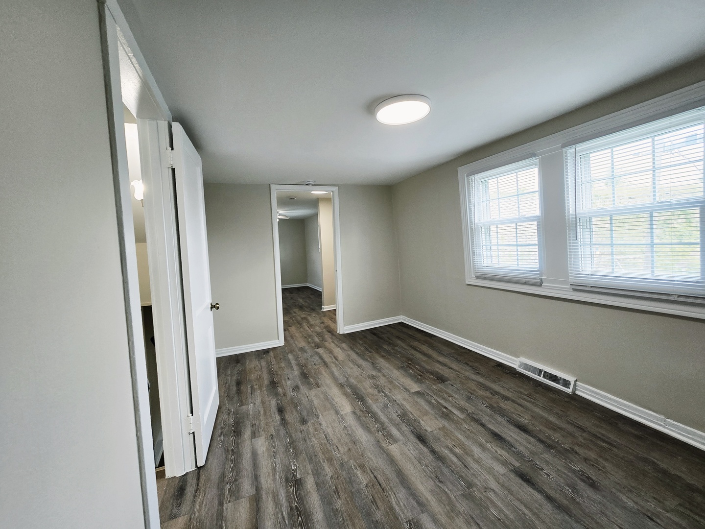 5010 Harold Avenue #B, Schiller Park, IL 60176