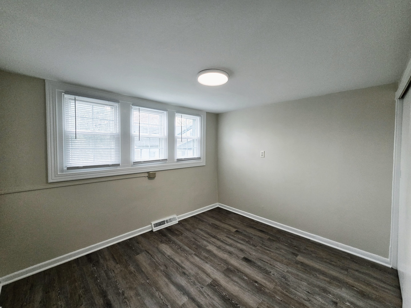 5010 Harold Avenue #B, Schiller Park, IL 60176