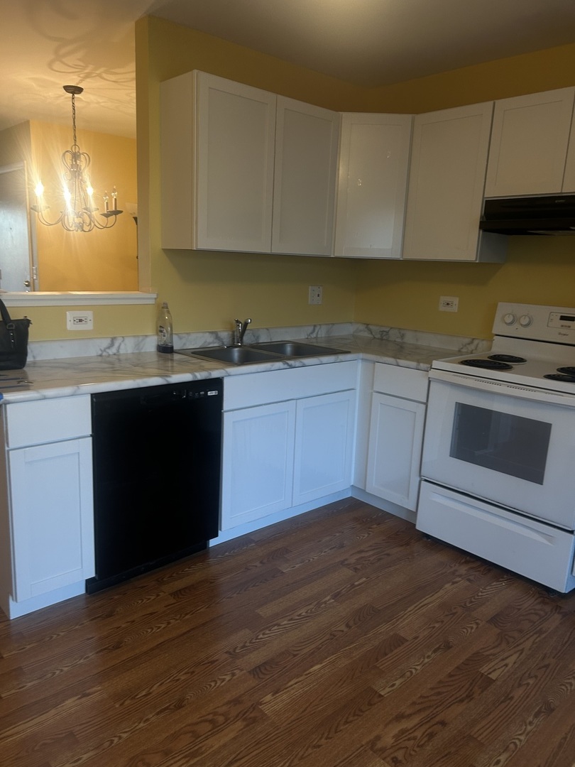 162 S Waters Edge Drive #301, Glendale Heights, IL 60139