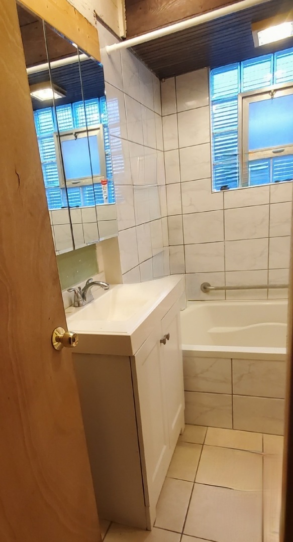 91 Lippincott Road, Fox Lake, IL 60020