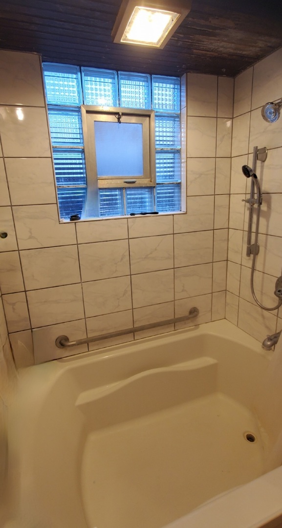 91 Lippincott Road, Fox Lake, IL 60020