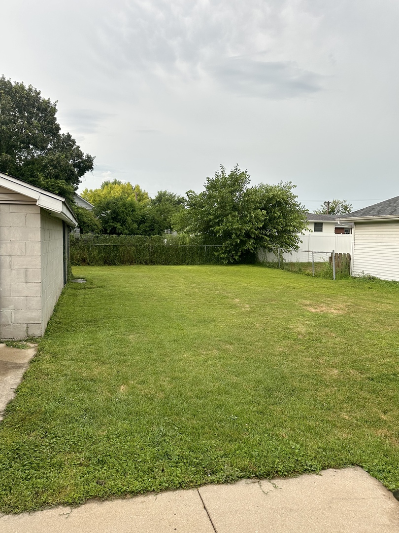 2021 7th Street, Peru, IL 61354