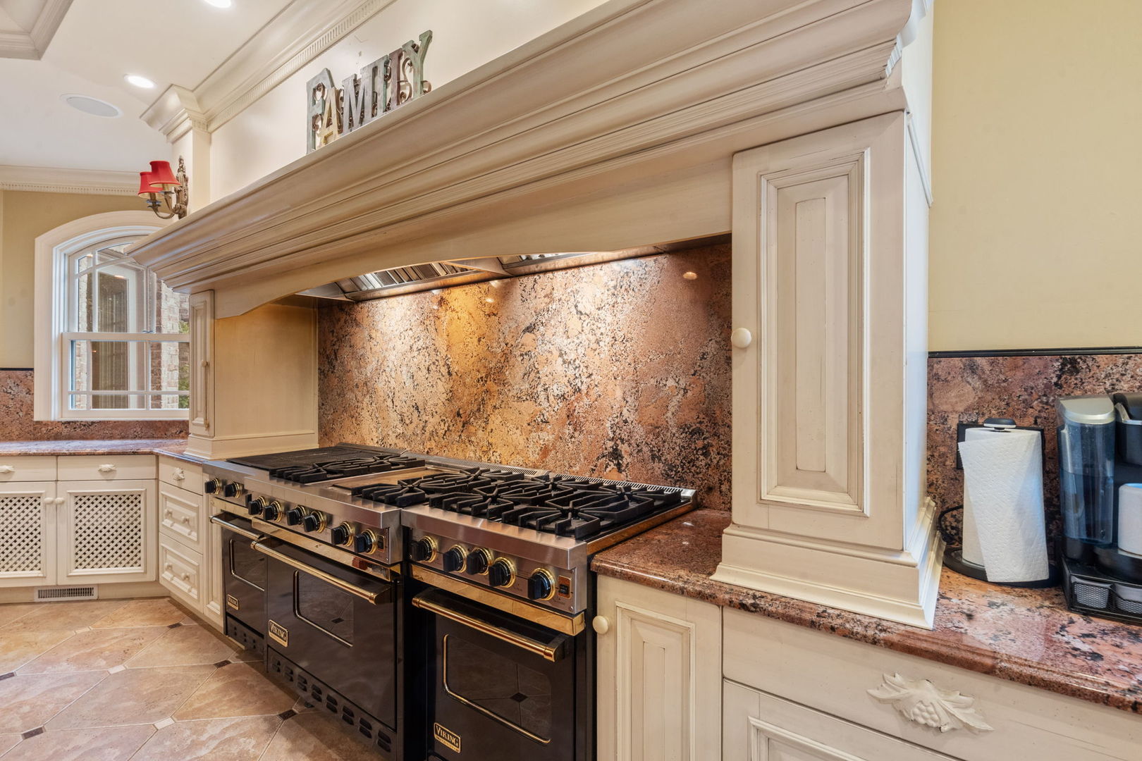 561 W 58th Street, Hinsdale, IL 60521