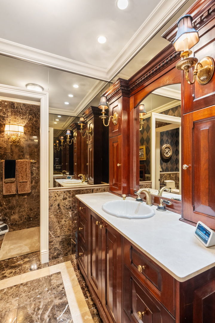 561 W 58th Street, Hinsdale, IL 60521