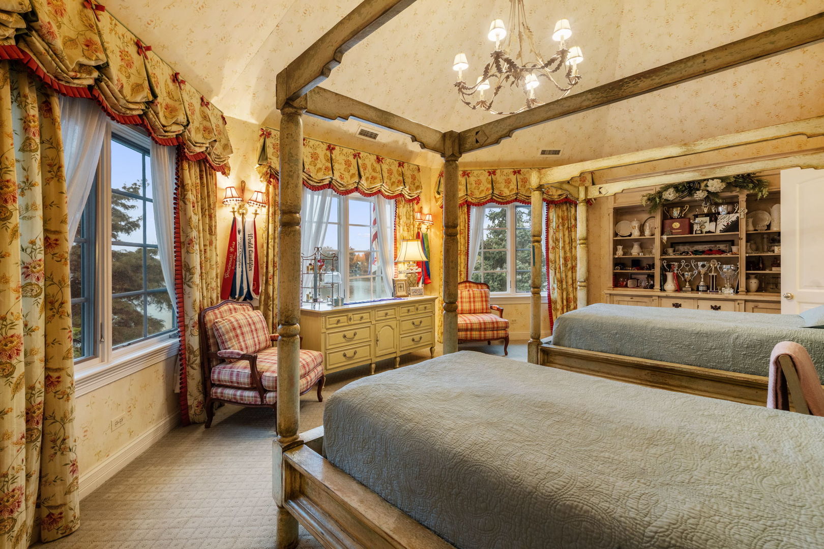 561 W 58th Street, Hinsdale, IL 60521