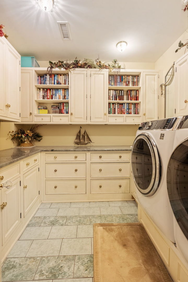 561 W 58th Street, Hinsdale, IL 60521