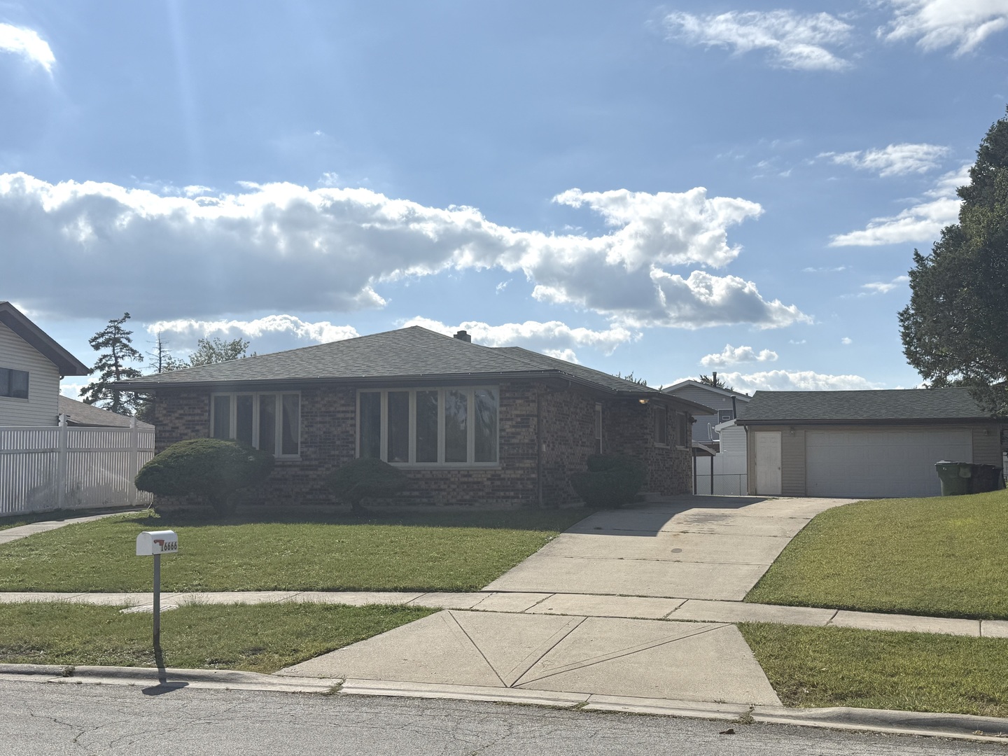 16666 Parliament Avenue, Tinley Park, IL 60477