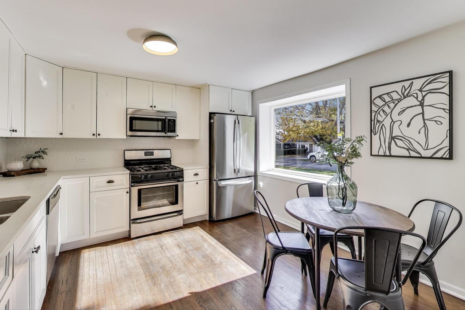 1321 W Liberty Drive, Wheaton, IL 60187