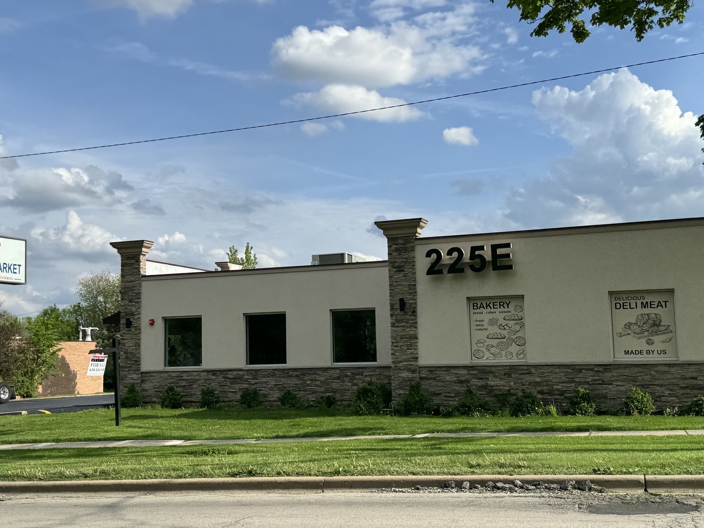 225 E Irving Park Road, Roselle, IL 60172