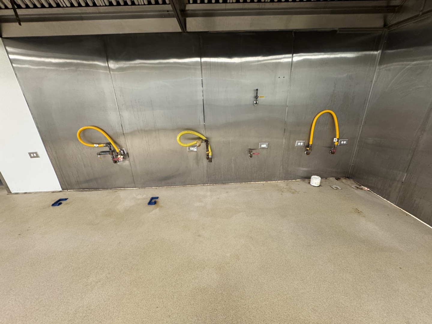 225 E Irving Park Road, Roselle, IL 60172