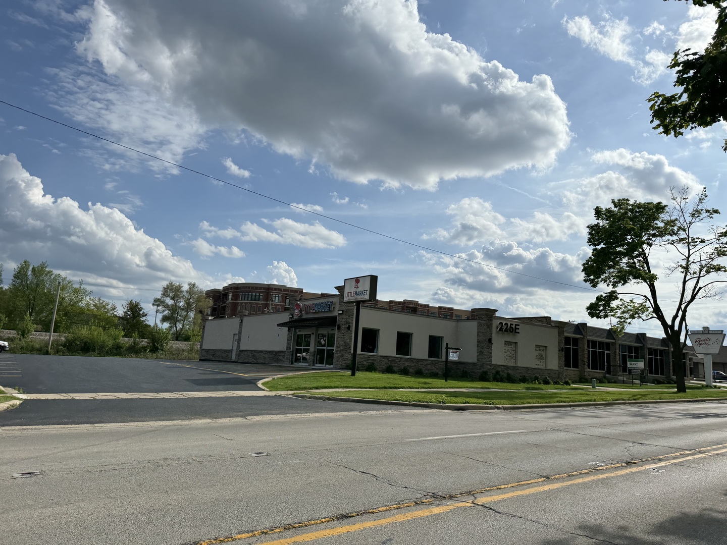 225 E Irving Park Road, Roselle, IL 60172