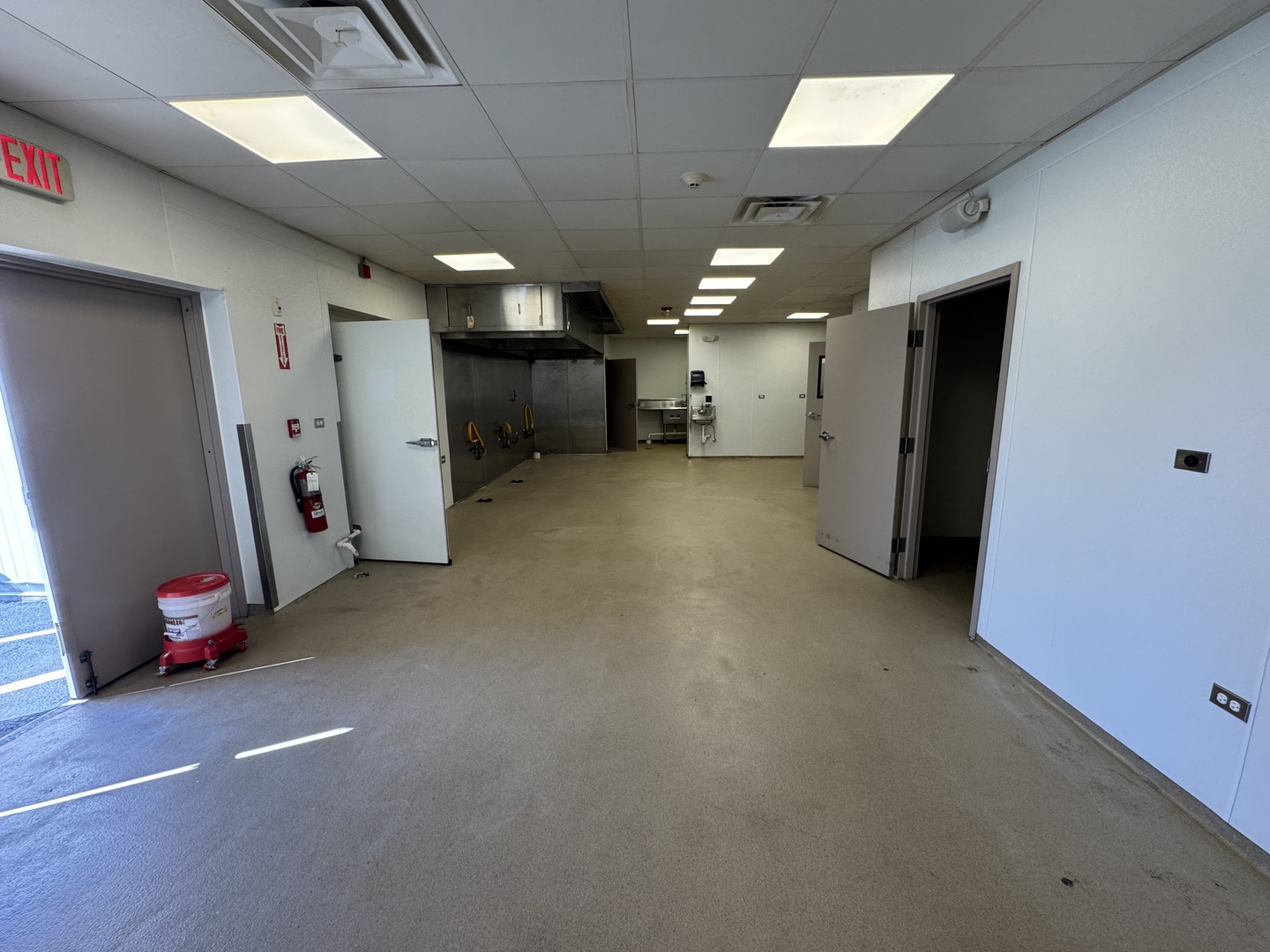 225 E Irving Park Road, Roselle, IL 60172