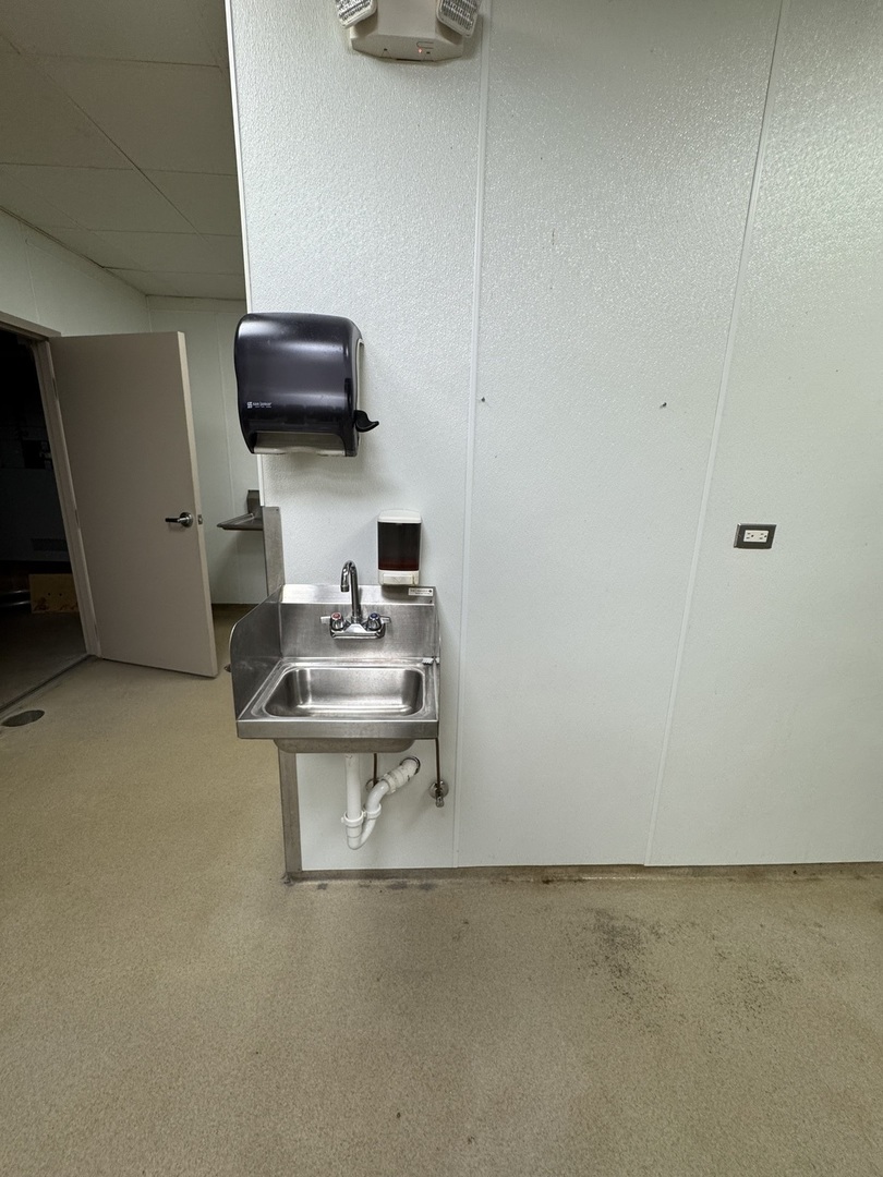 225 E Irving Park Road, Roselle, IL 60172